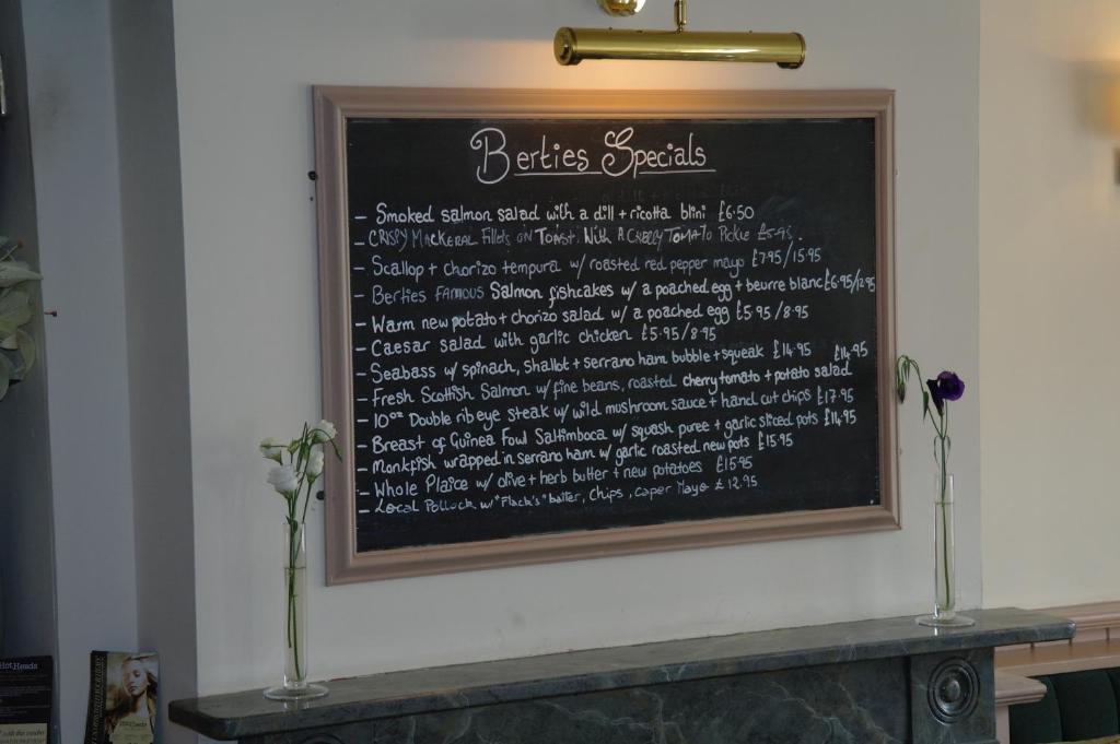 Berties Hotel Romsey Eksteriør billede